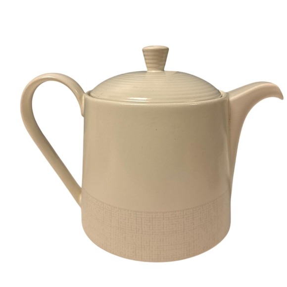 Vtg Wedgwood Teapot England 1999 Beige Ivory Textured Pattern‎ PAUL COSTELLO